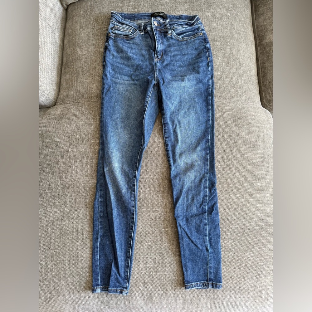Judy Blue Classic Mid-Rise Skinny Jeans